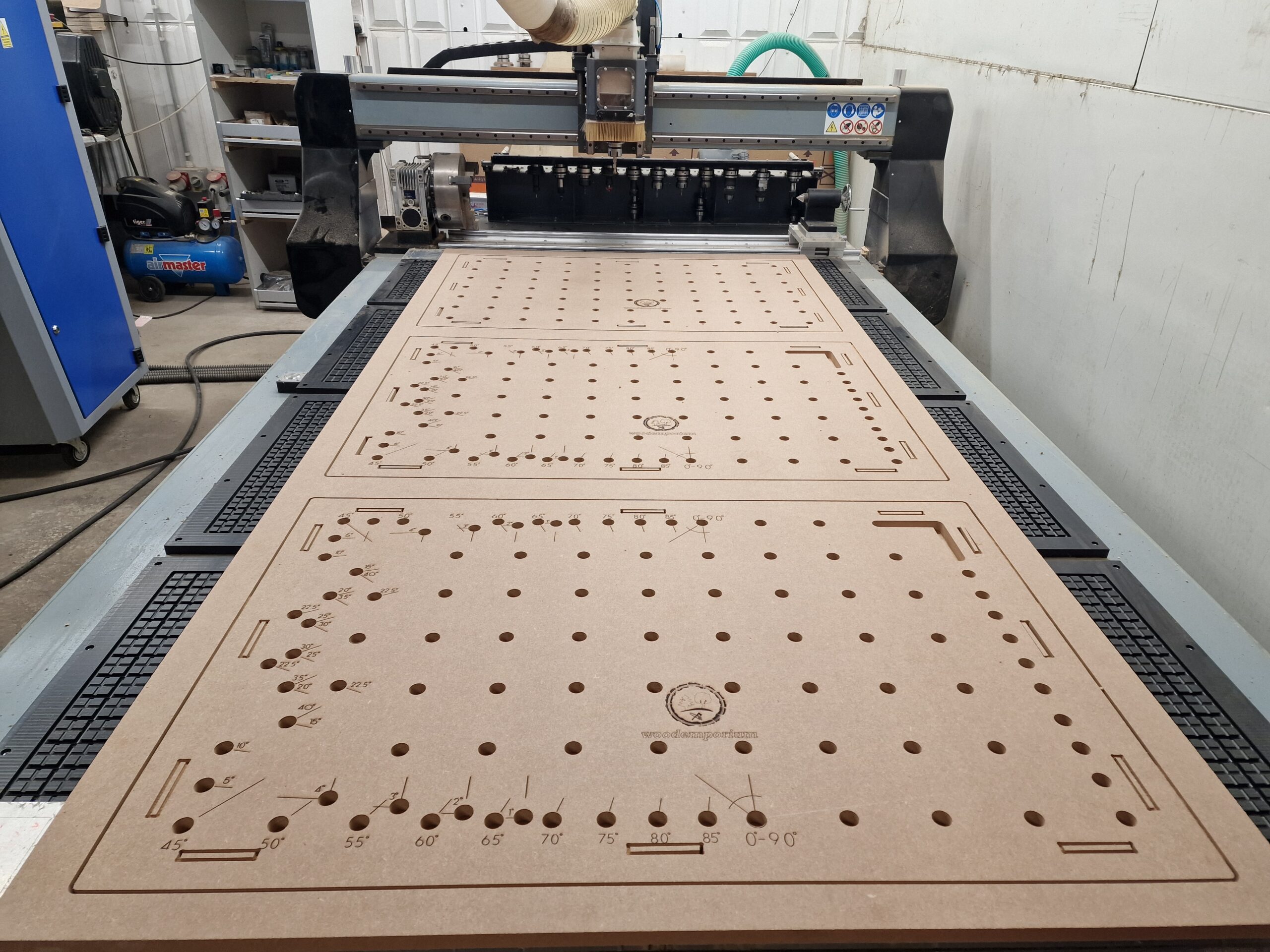 20221109_190411 Portable foldable workbench with / MDF / Birch Ply / Marine Ply /BD UJK holes